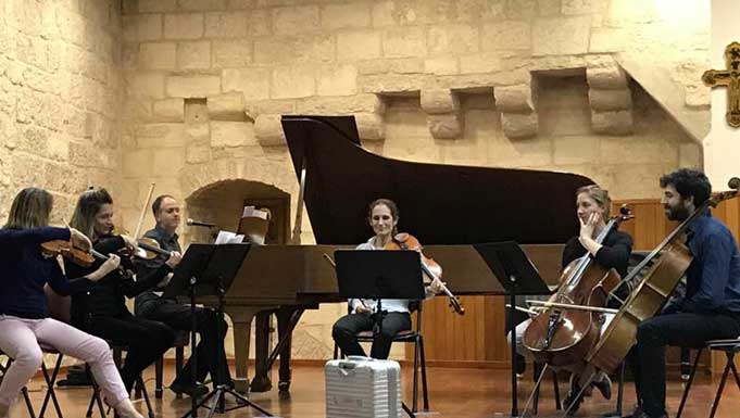 Music education session with the Atar Trio